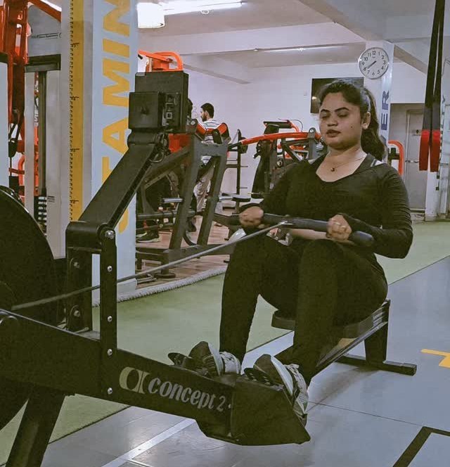 Member training on the rowing machine